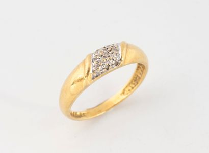 Yellow gold (750) ring set with three rows...
