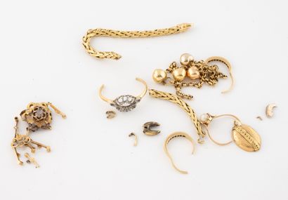 Lot of yellow gold (750) debris comprising...