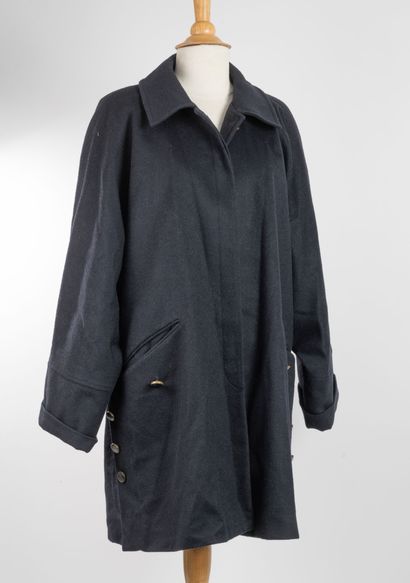 PIERRE CARDIN
Loose-fitting, navy-blue wool...