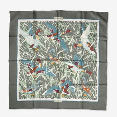 HERMES
Hermès square in silk twill.
Model:...