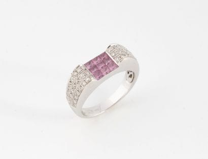 White gold (750) ring with three rows of...