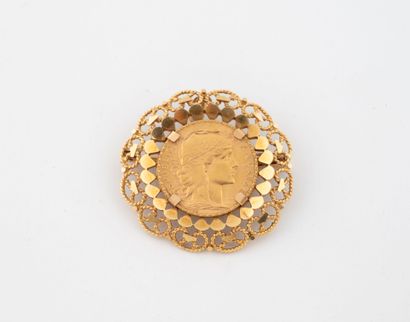 FRANCE
Yellow gold (750) openwork brooch...