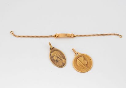 Lot in yellow gold (750) including:
- Two...