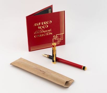 ST DUPONT
Fountain pen in metal and red and...