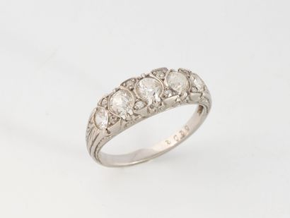 Ring in platinum (850) set with five old-cut...