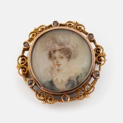Miniature brooch in yellow gold (750) decorated...