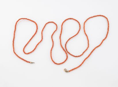 Necklace with red coral beads.
Yellow gold...