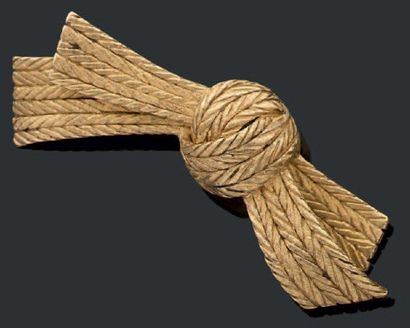 BUCCELLATI
Petite broche en or jaune mate...