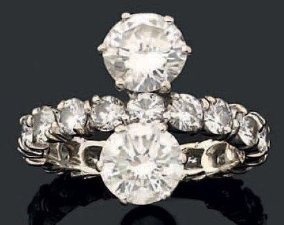 Bague sertie de deux diamants de taille brillant,...