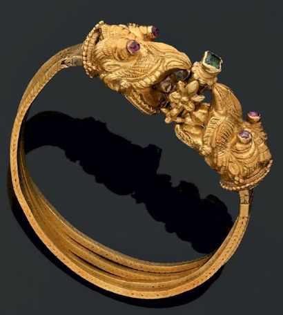 Bracelet souple, constitué de quatre brins...