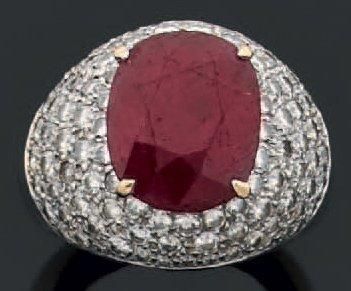 Bague dôme en or gris et or jaune sertie...