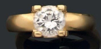 Bague en or jaune sertie d'un diamant taillé...