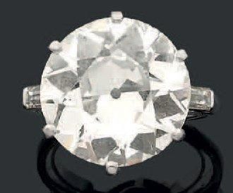 Bague solitaire en or et platine, ornée d'un...