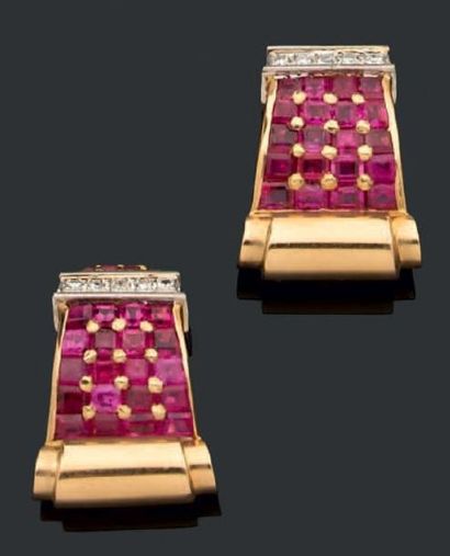 Belle paire de clips d'oreilles en or stylisant...