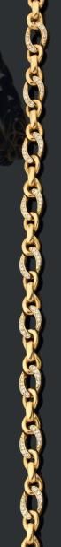 Collier en or jaune à maillons alternés,...