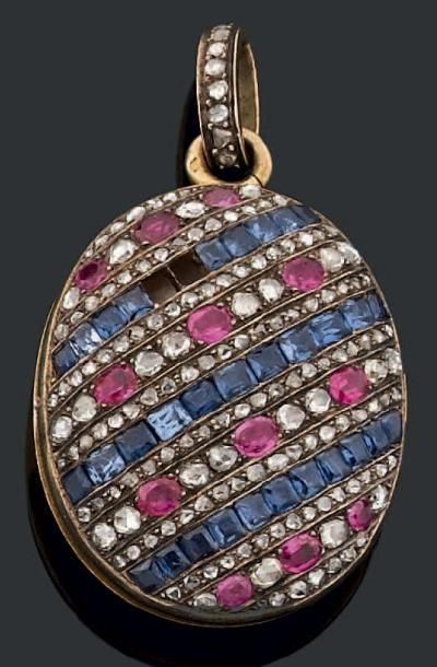 Pendentif médaillon porte-souvenir en or...