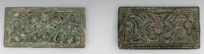Deux plaques-boucles rectangulaires en bronze...