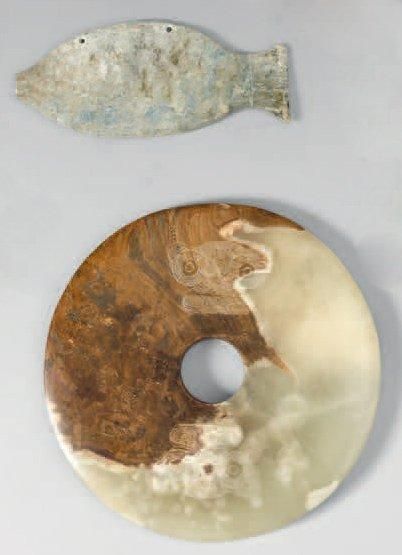 CHINE
Lot de cinq pièces: - Bi et pendentif...