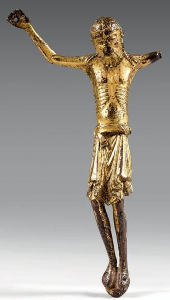 Crucifix. Bronze doré. Le périzonium noué...