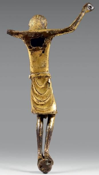 Crucifix. Bronze doré. Le périzonium noué...