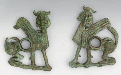 Mors de cheval en bronze formé de deux divinités...