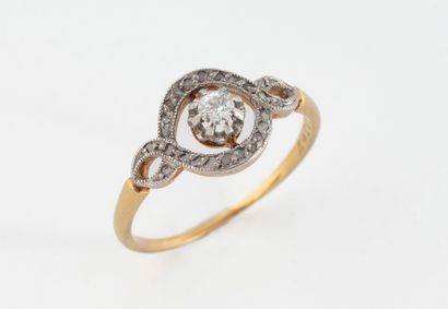 Yellow and white gold (750) solitaire ring...