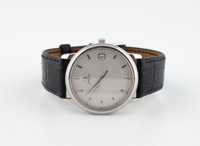 OMEGA
Round men's wristwatch in steel.
Dial...