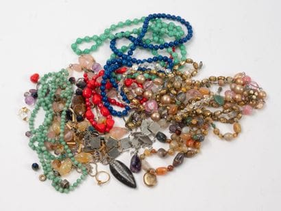 Lot of various silver jewelry (min 800) including...
