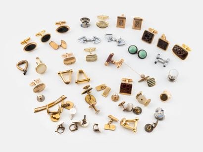 Lot of various metal and gilded metal cufflinks.
Wear...
