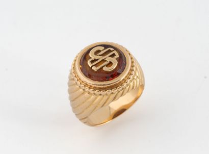 Chevalière in yellow gold (750) with twisted...