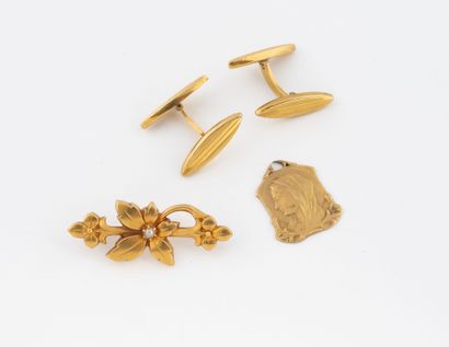Small lot of jewelry in yellow gold (750)...