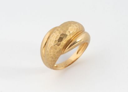 Yellow gold (750) ring with three gadroons,...