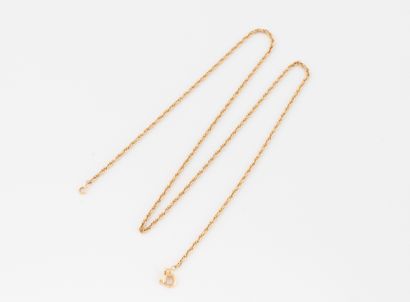 Twisted link chain in yellow gold (750)....