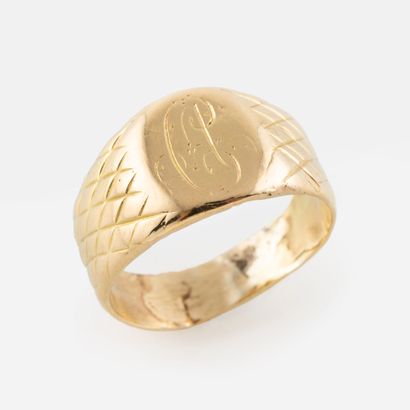 Yellow gold (750) signet ring with lattice...