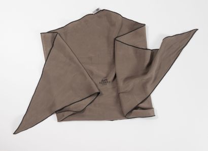 HERMES Paris
Taupe silk twill point with...