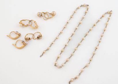 Lot including :
- Four pairs of yellow gold...