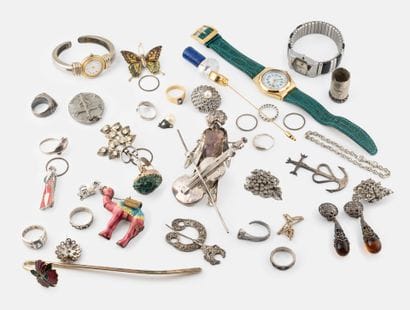 Lot of various costume jewelry in metal and...