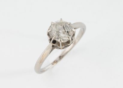 Solitaire ring in platinum (850) set with...