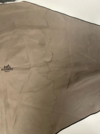 HERMES Paris
Taupe silk twill point with...