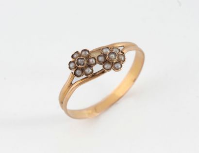 Young girl's ring in yellow gold (750) adorned...
