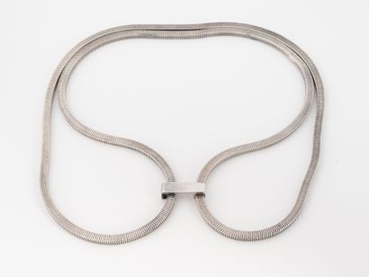 Snake-mesh metal belt.
Adjustable hook clasp.
Waist...