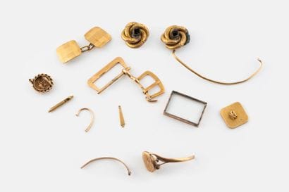 Lot of yellow gold (750) debris and a yellow...