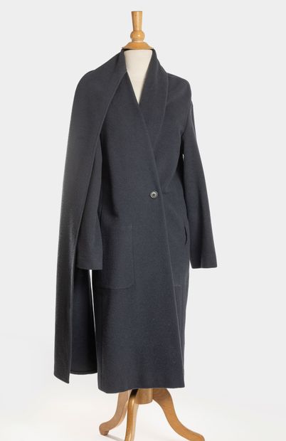 HERMES Paris
Ink-blue unlined cashmere coat...