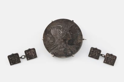 Silver lot (800) including :
- A pair of...