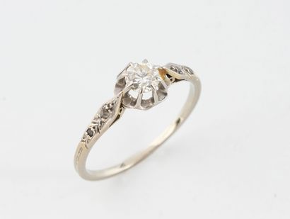 Solitaire ring in white gold (750) centered...