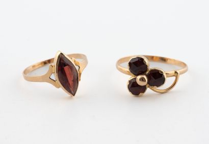 Lot of two rings in yellow gold (750) comprising...