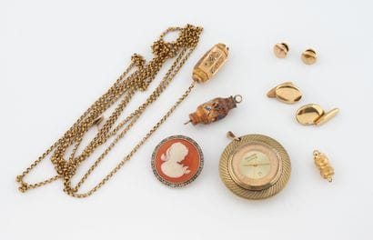 Lot of yellow gold (750) and costume jewelry...