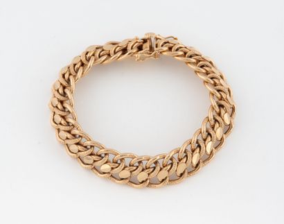 Yellow gold (750) gourmette link bracelet.
Ratchet...