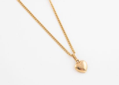 Yellow gold (750) curb chain with heart pendant.
Spring-ring...