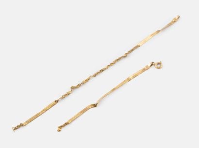 Remains of a yellow gold bracelet (375).
Weight:...